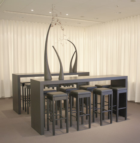 bartische vor geschlossenem b�fett